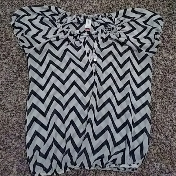 Sheer Zig Zag top - Picture 1 of 4